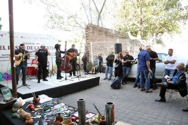 Suenan la música norteña en el Paseo de las Artes