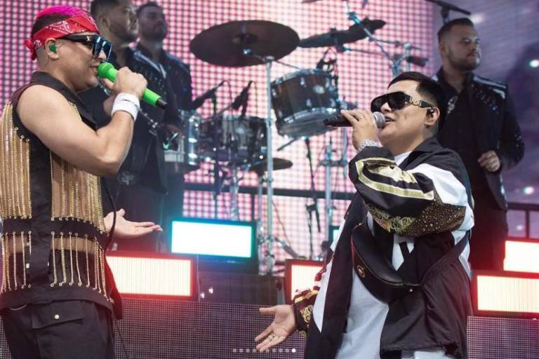 Recibe Grupo Firme la llave de la ciudad de Coachella