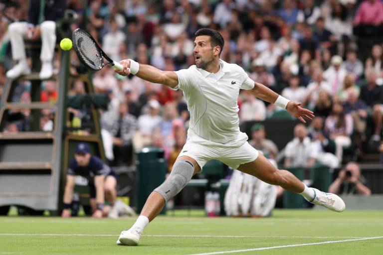 Novak Djokovic avanza a semifinales de Wimbledon sin jugar