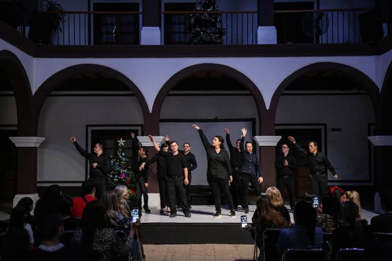 Alumnos de taller de danza y de Arte y Capacidades Diferentes dan función navideña