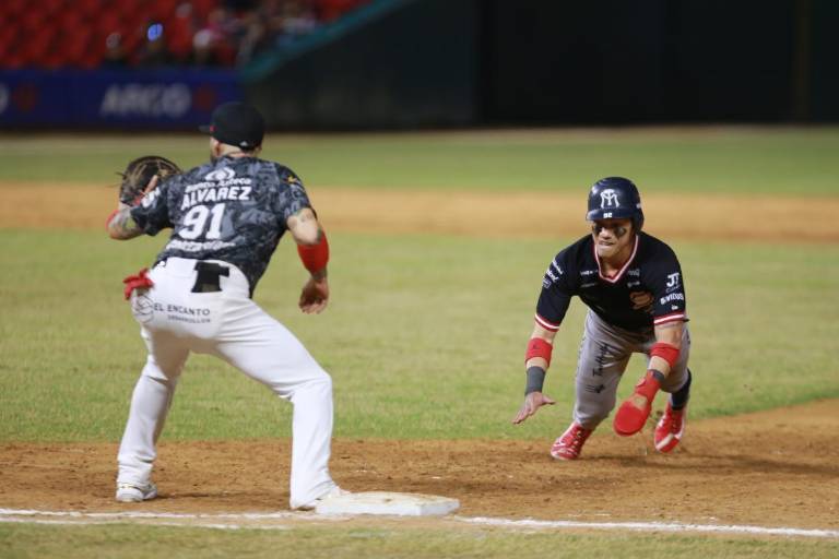 Falla relevo de Venados y Sultanes evita la barrida