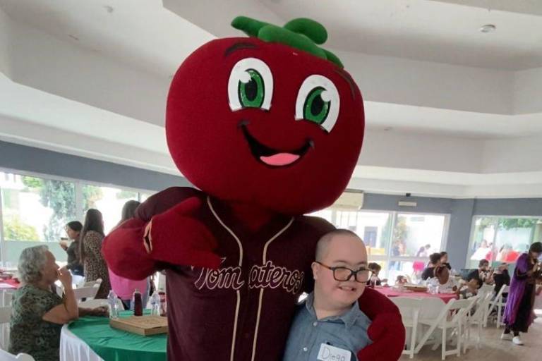 Tomateros de Culiacán festeja el Día del Niño con GANAC