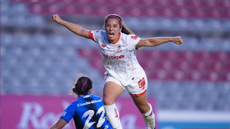 Cinthya Peraza celebra su gol.