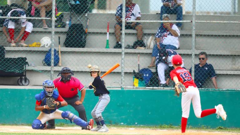 Eagles Pass-Texas logra el doble cero con cinco lanzadores combinados.
