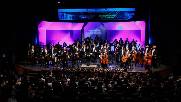 El público aplaudió a la Orquesta Sinfónica Sinaloa de las Artes.