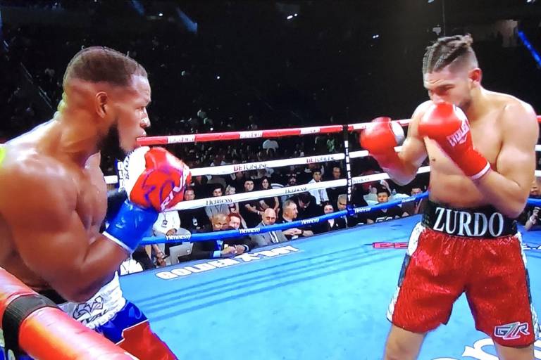 Gilberto ‘Zurdo’ Ramírez doblega por KO a Sullivan Barrera en Los Ángeles
