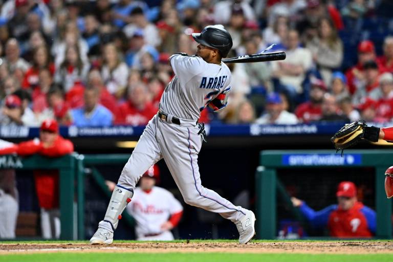 Luis Arráez batea el primer ciclo en la historia de los Marlins