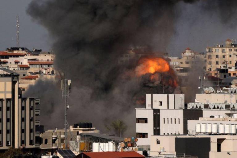 Israel intensifica su ofensiva por aire y con artillería contra Gaza