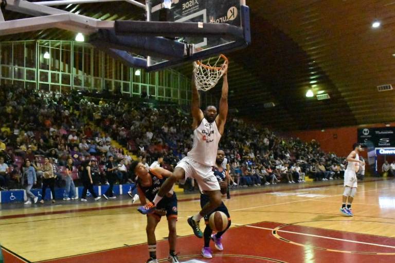 Caballeros de Culiacán pega primero en los playoffs