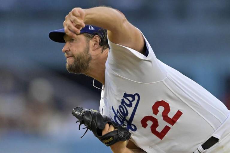 Próxima apertura de Clayton Kershaw fue retrasada para el viernes