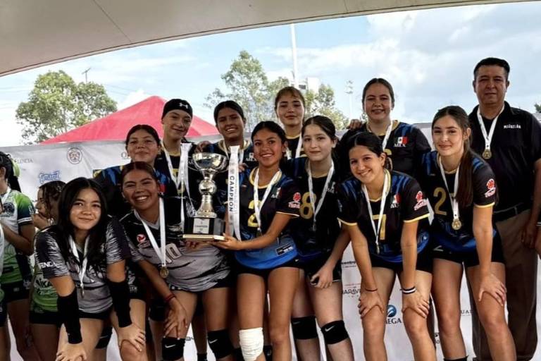Leonas Mazatlán se coronan en torneo de voleibol en Puebla