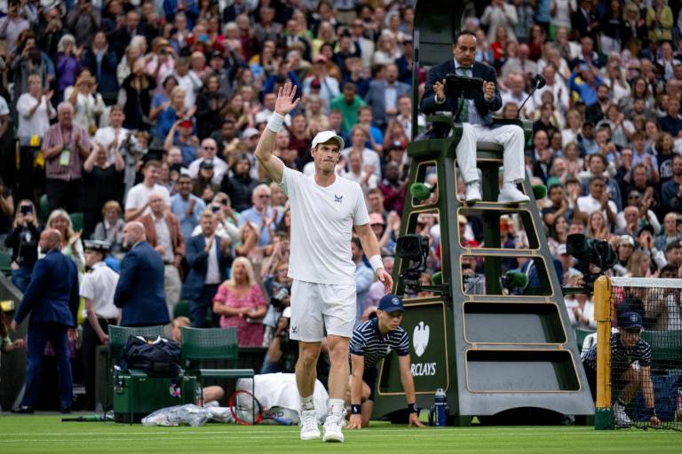 Andy Murray inicia Wimbledon por la vía rápida