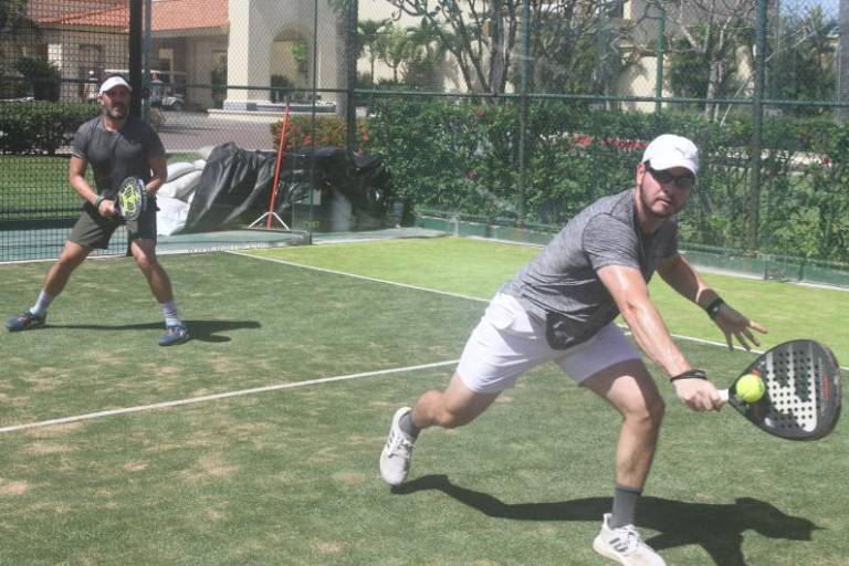 Conviven en el primer Torneo de Pádel en Estrella del Mar