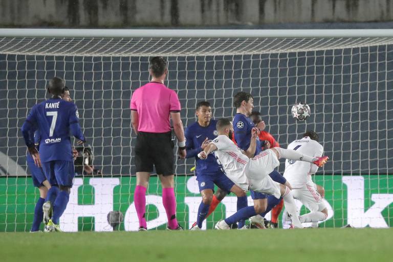 Real Madrid y Chelsea igualaron bajo diluvio en la ida de las semifinales de la Champions
