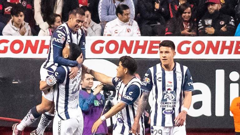 Erick Sánchez se lució con triplete.