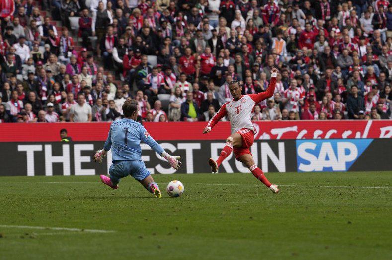 $!Harry Kane lidera a la aplanadora del Bayern