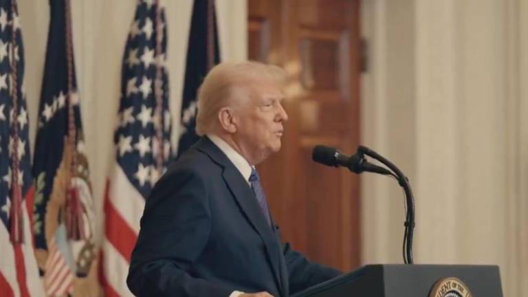El Presidente Donald Trump acusó a México, Canadá y China de permitir el tráfico de fentanilo y otros narcóticos, y justifica aranceles.