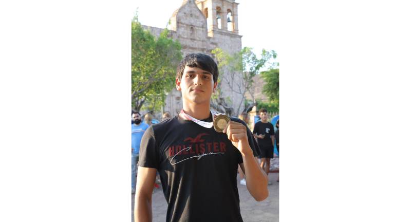 Rubén Omar Corona Domínguez gana medalla de oro.