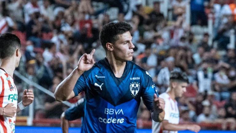 Alfonso González marca el gol del triunfo por Rayados.