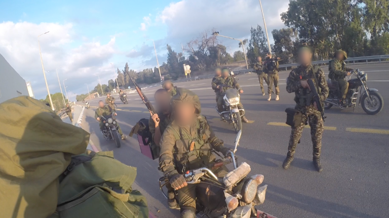 Una de las primeras imágenes de los ataques a gran escala liderados por Hamás en el sur de Israel.