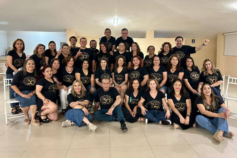 Celebran el 30 años como comunicólogos