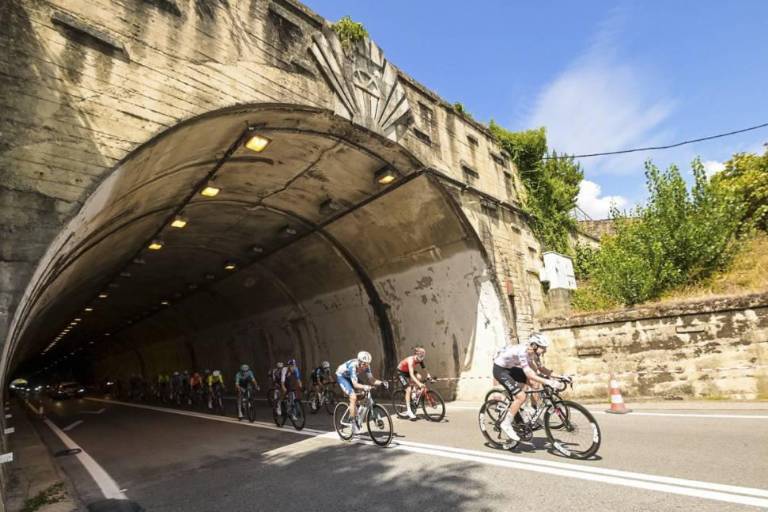 Isaac del Toro baja a la posición 41 en La Vuelta a España tras etapa 13