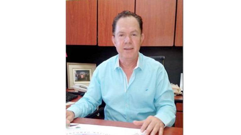 Manuel Velázquez Ceballos habla sobre la campaña en secundarias contra el consumo de vapeadores.