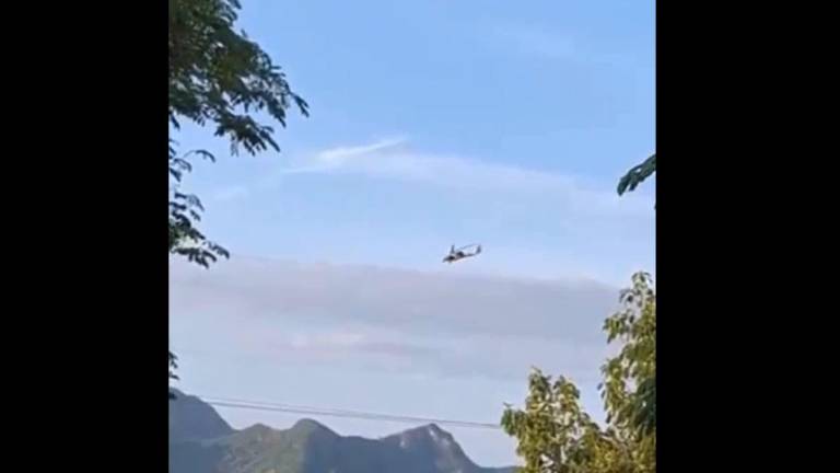 Durante el operativo, un helicóptero artillado abrió fuego mientras se encontraba sobrevolando la zona.