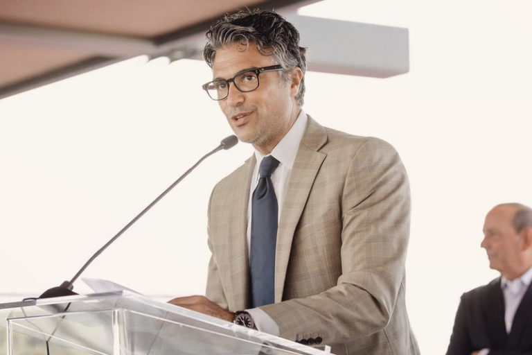 Jaime Camil interpretará el himno de Estados Unidos en partido de Dodgers vs Cardenales