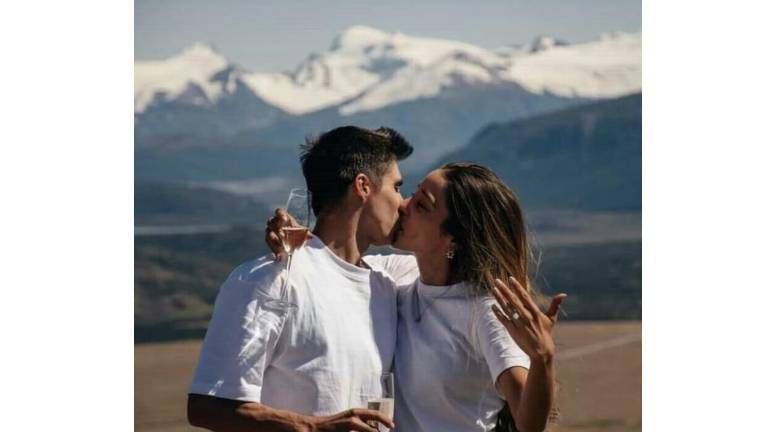 Antonieta Gaxiola y Daniel Corral el día en que se comprometieron.