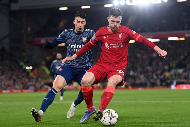Liverpool no puede vencer al Arsenal, que terminó el juego con 10 elementos en la cancha