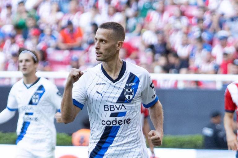 Rayados propina a Chivas su segunda derrota al hilo