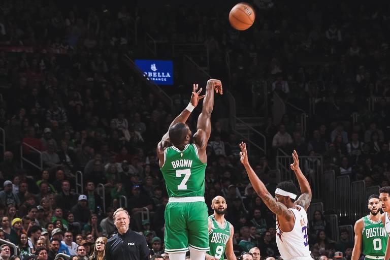Celtics eclipsan a Suns y se imponen por 123-103
