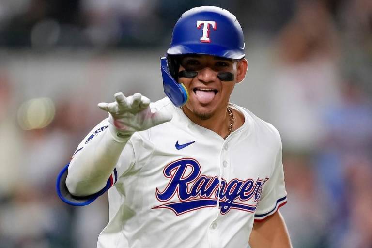 Sinaloense Alejandro Osuna ‘estrena’ su poder en triunfo de los Rangers