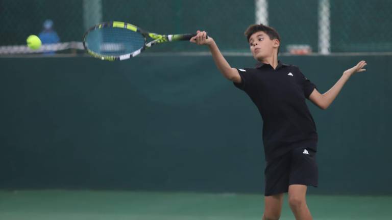 Juan Pablo Karam gana en dos sets.