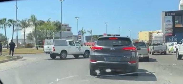 Civiles armados atacaron a balazos las cámaras de C4 en la glorieta de la Marina en Mazatlán.