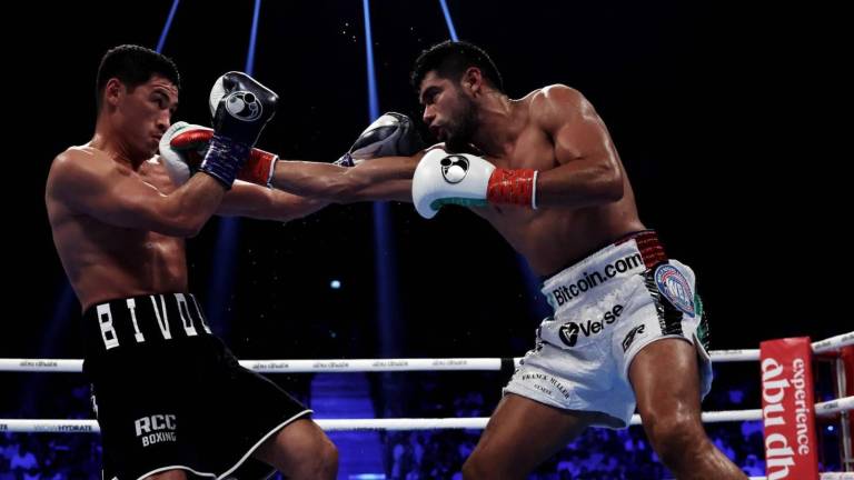 Gilberto “Zurdo” Ramírez aceptó la superioridad del campeón ruso.