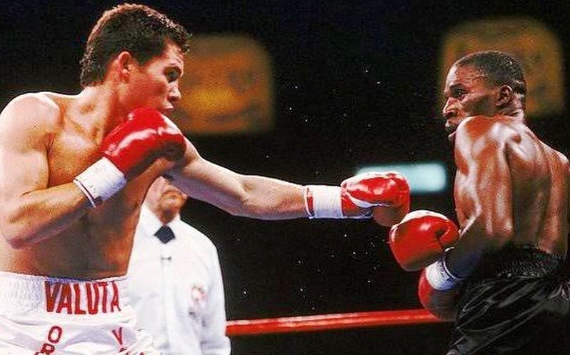 $!Un día como hoy, Julio César Chávez noqueó a Roger Mayweather