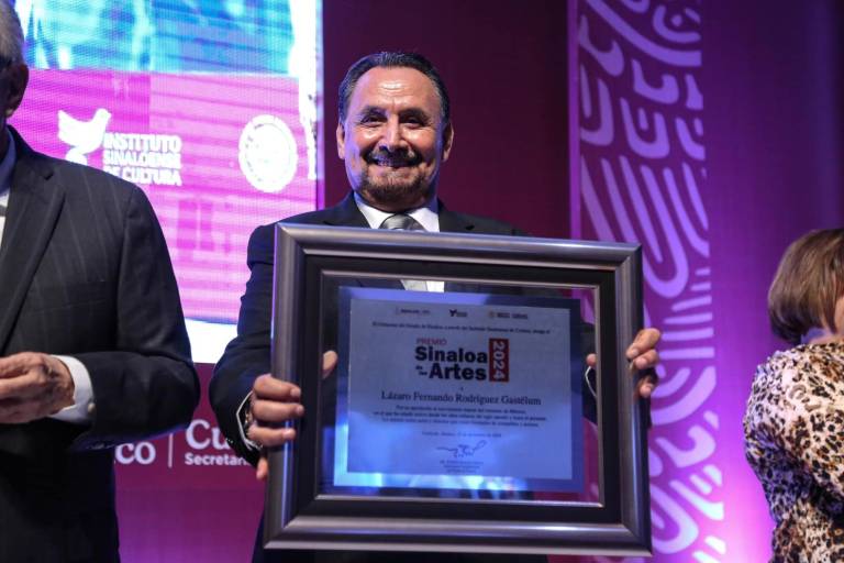 Recibe Lázaro Fernando el Premio Sinaloa de las Artes 2024
