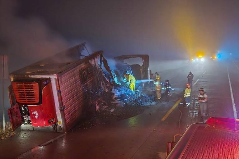 Se incendia tráiler en la autopista a la altura de Rosario