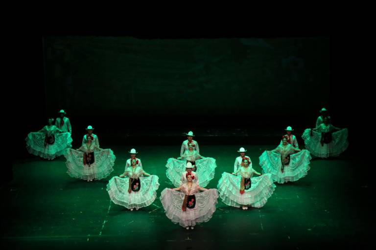Recrea la Compañía Folclórica las fiestas decembrinas en México