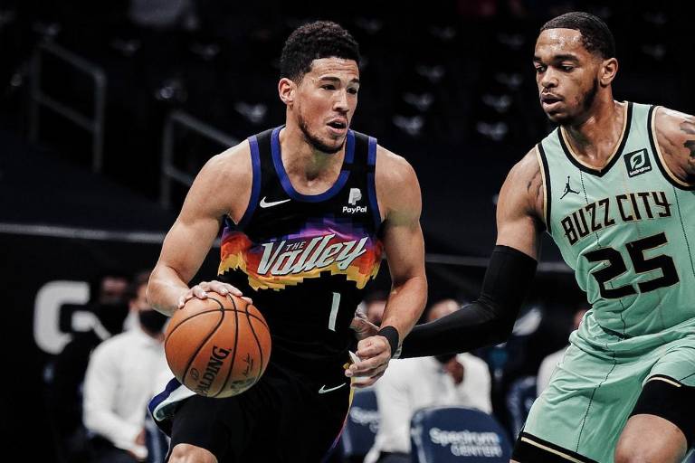 Los Suns vencen a los Hornets en tiempo extra, en la NBA
