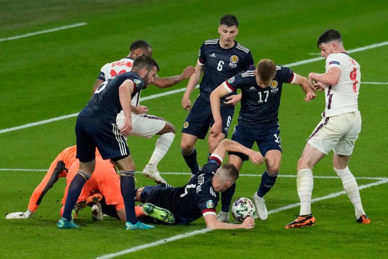 Inglaterra quedó a deber en Wembley y Escocia le sacó empate