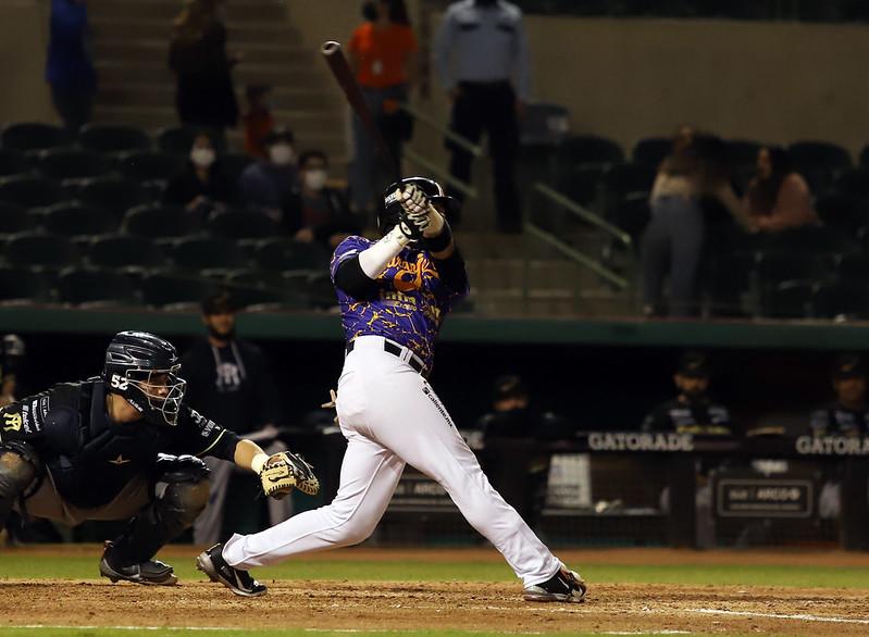 $!Naranjeros de Hermosillo apalea a Sultanes para emparejar la serie