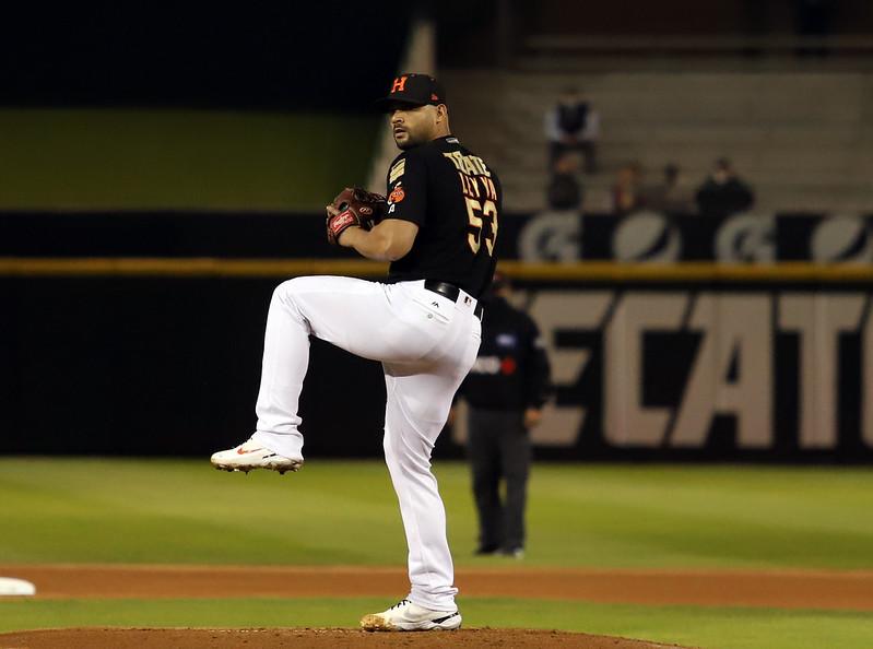 $!De la mano de Leyva, Naranjeros de Hermosillo se impone a Cañeros de Los Mochis