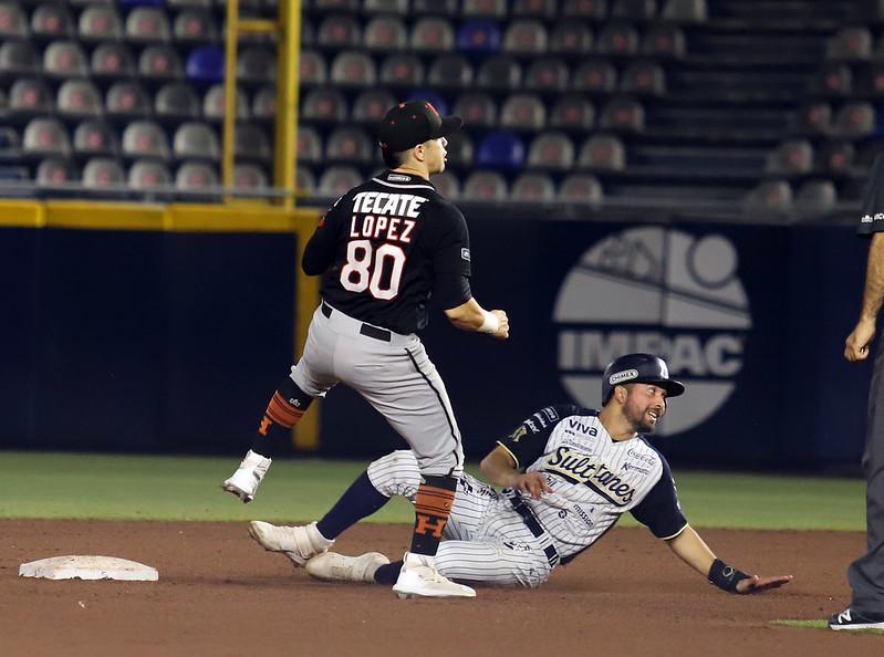$!Sultanes vence en 12 entradas a Naranjeros y toma ventaja en la serie