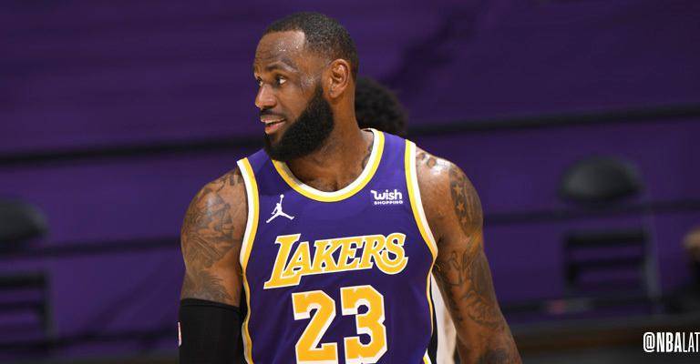 El alero de los Lakers de Los Ángele,s LeBron James, entró en polémica con Zlatan Ibrahimovic.