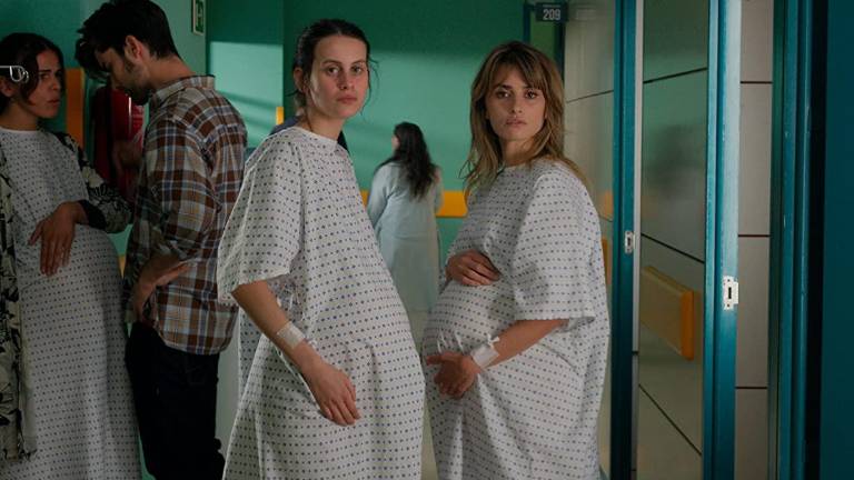 Madres Paralelas estará en Netflix a partir del 18 de febrero.