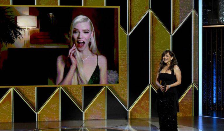 Hacen mujeres historia en los Globos de Oro 2021