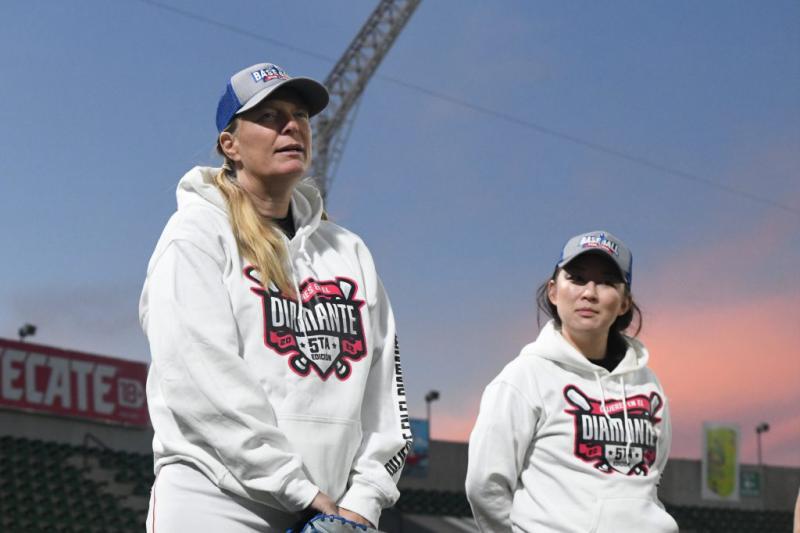 $!DÍA DE LA MUJER: La mujer, un pilar importante en el beisbol